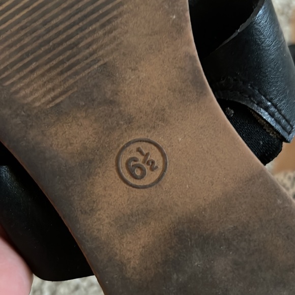 Sandals - Picture 2 of 2